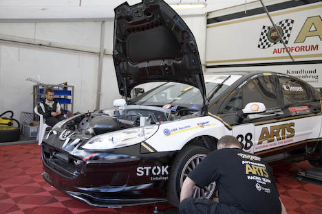 Ronni Jensen der tager sig en slapper.
(Foto: Motorsporten.dk)
